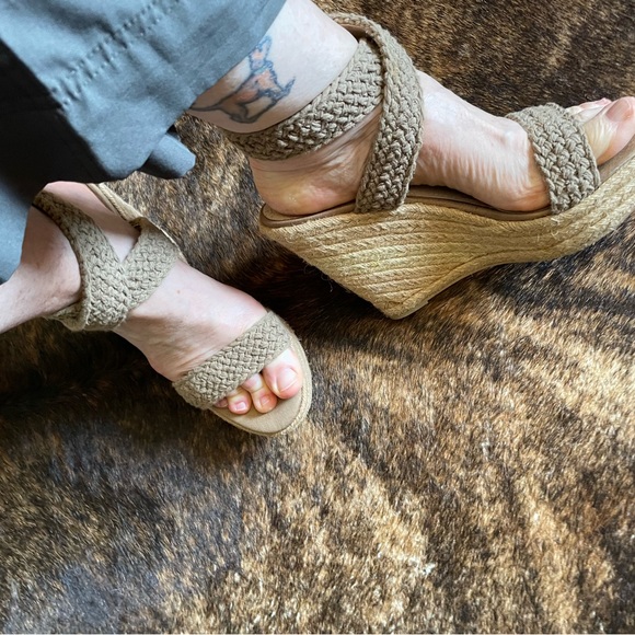 3/$15 size 10 Steve Madden ANKLE STRAPS. Platform wedge 5"heel, Woven, tan - Picture 12 of 16